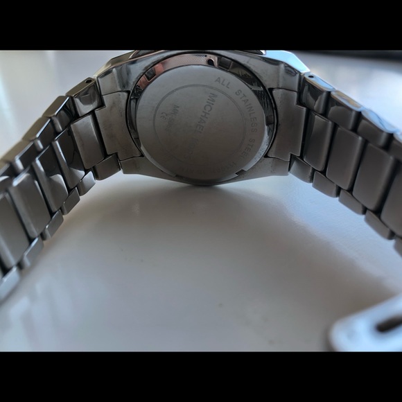 MK watch - Picture 3 of 5